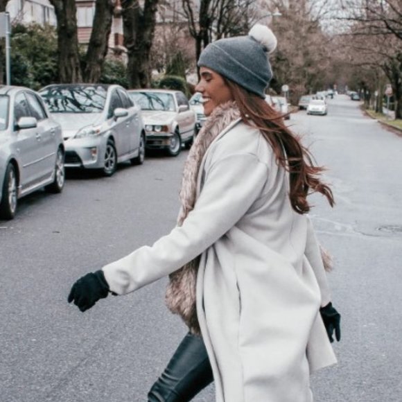 𝐑𝐎𝐒𝐒 ✳ 𝐒𝐍𝐎𝐖 100% Cashmere Palla de Neve Grey Pom-Pom Beanie Cap - NEW!!! - Picture 2 of 11